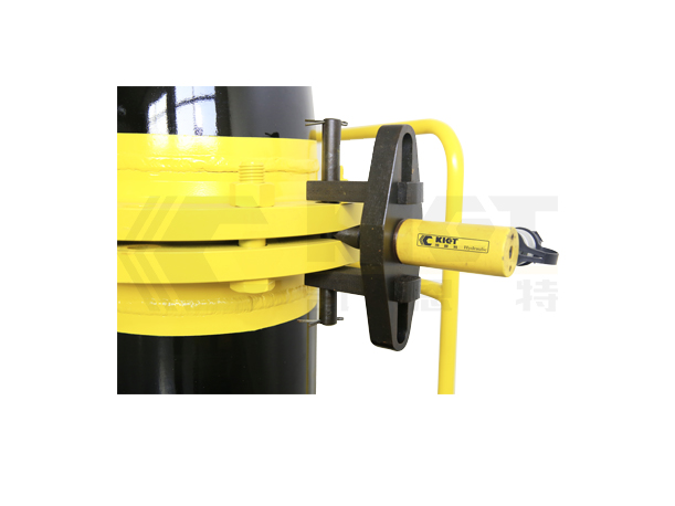 Split hydraulic flange splitter