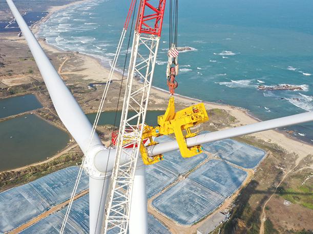 Intelligent clamping device for fan impeller